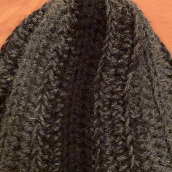 Hand-knit beanie - Picture 4 of 4